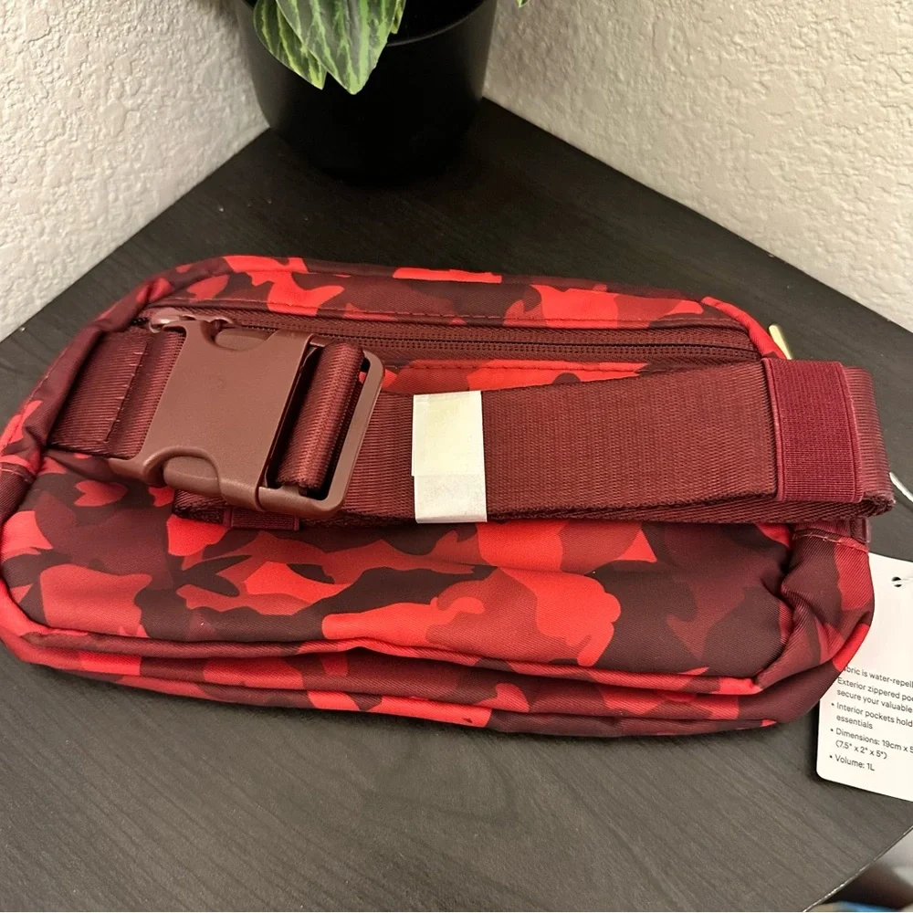 Lululemon Athletica LIMITED‎ EDITION Go everywhere Bag
